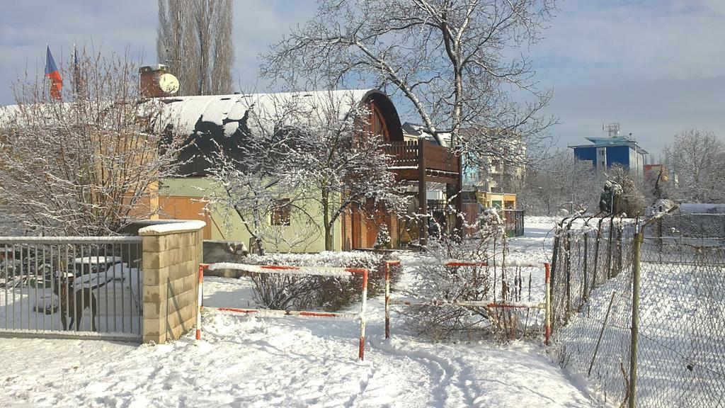 Penzion Uno Hradec Kralove Exterior photo